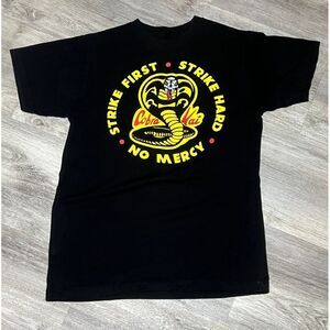 STRIKE FIRST STRIKE HARD NO MERCY‎ Cobra Kai TEE Men's size small